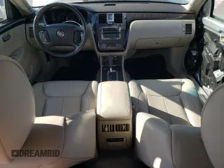 2011 Cadillac DTS Luxury Collection z VIN 1G6KD5E64BU109857, wystawiony jako Copart lot #71964104 z przebiegiem 130 609 mil mil oraz Szkoda całkowita • Salvage title. Historia ofert i sprzedaży dostępna na DreamBid. Obrazek 8.