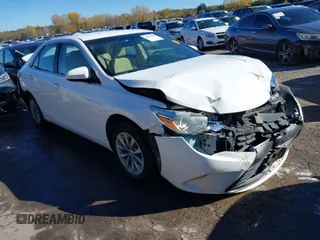 2015 Toyota Camry XLE with VIN 4T1BF1FK7FU023620, listed as a IAAI auction lot 40901262 with 122,968 mi miles. Bid and sale history available at carsss.com. Image 1.