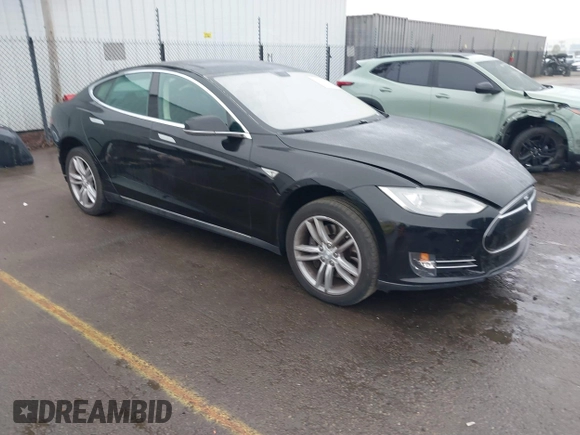 2013 Tesla Model S с VIN 5YJSA1CN0DFP20408, выставлен на аукционе IAAI как лот 41524470 с пробегом Не указан миль и . История ставок и продаж доступна на DreamBid. Изображение 1.