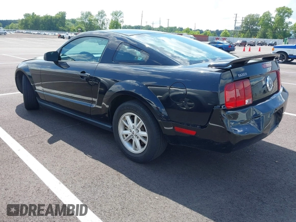 2005 Ford Mustang Deluxe with VIN 1ZVFT80NX55128751, listed as a IAAI auction lot 42739520 with 180,913 mi miles and . Bid and sale history available at DreamBid. Image 3.