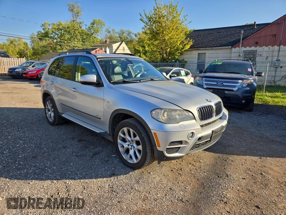 2011 BMW X5 35i with VIN 5UXZV4C54BL410887, listed as a Copart auction lot 77017594 with 111,629 mi miles and Clean Title. Bid and sale history available at carsss.com. Image 1.
