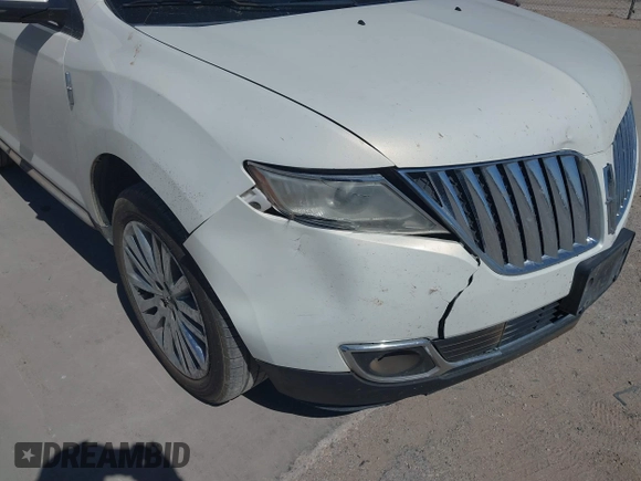 2012 Lincoln MKX with VIN 2LMDJ6JK4CBL00984, listed as a IAAI auction lot 41631192 with 184,198 mi miles. Bid and sale history available at carsss.com. Image 6.