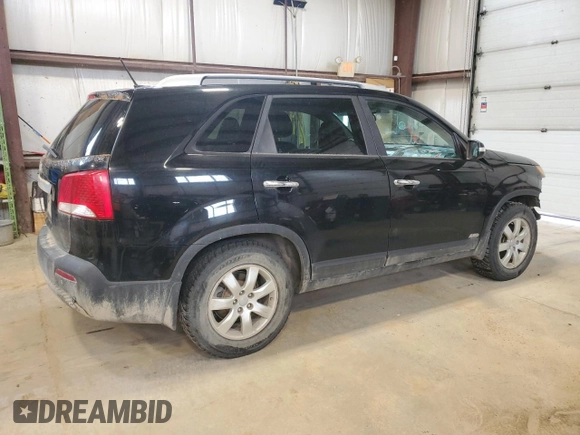 2012 Kia Sorento LX z VIN 5XYKTCA62CG209291, wystawiony jako Copart lot #57133005 z przebiegiem 423 888 mil mil oraz Czysty tytuł • Clean title. Historia ofert i sprzedaży dostępna na DreamBid. Obrazek 3.
