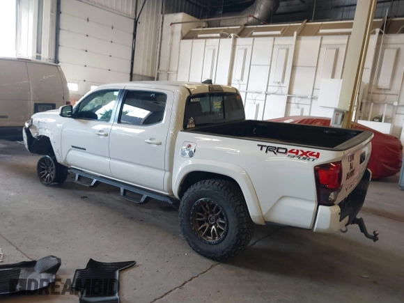 2018 Toyota Tacoma SR with VIN 3TMCZ5AN0JM164924, listed as a IAAI auction lot 41754508 with 59,038 mi miles. Bid and sale history available at carsss.com. Image 3.