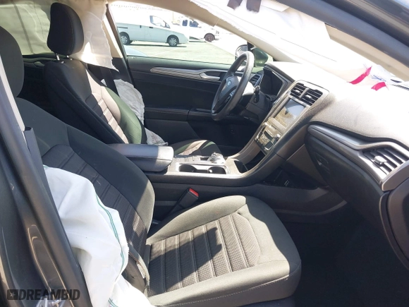2020 Ford Fusion Hybrid SE with VIN 3FA6P0LU4LR114078, listed as a IAAI auction lot 41945316 with 1 mi miles. Bid and sale history available at carsss.com. Image 5.