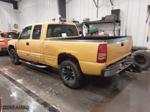 2002 Chevrolet Silverado 1500 LS with VIN 1GCEK19T62Z132438, listed as a IAAI auction lot 41777375 with 150,154 mi miles. Bid and sale history available at carsss.com. Image 3.