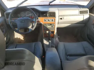 1996 Volvo 960 z VIN YV1KS9603T1095676, wystawiony jako Copart lot #53124405 z przebiegiem 134 942 mil mil oraz Szkody całkowita. Historia ofert i sprzedaży dostępna na DreamBid. Obrazek 8.