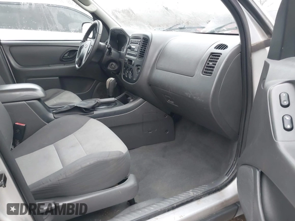 2007 Ford Escape XLS with VIN 1FMCU92Z07KC05670, listed as a IAAI auction lot 41491641 with 109,289 mi miles and . Bid and sale history available at DreamBid. Image 5.