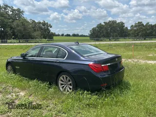 2012 BMW 7 Series 750Li xDrive z VIN WBAKC8C59CC437999, wystawiony jako Copart lot #59036005 z przebiegiem 145 420 mil mil oraz Tytuł czysty. Historia ofert i sprzedaży dostępna na DreamBid. Obrazek 3.