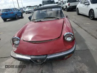 1988 Alfa Romeo Spider Graduate z VIN ZARBA5645J1062539, wystawiony jako Copart lot #75542014 z przebiegiem Nie podano mil oraz Szkody całkowita. Historia ofert i sprzedaży dostępna na DreamBid. Obrazek 5.