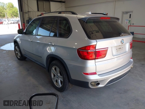 2012 BMW X5 35d z VIN 5UXZW0C53CL674187, wystawiony jako IAAI lot #42274931 z przebiegiem 272 642 mil mil oraz . Historia ofert i sprzedaży dostępna na DreamBid. Obrazek 3.