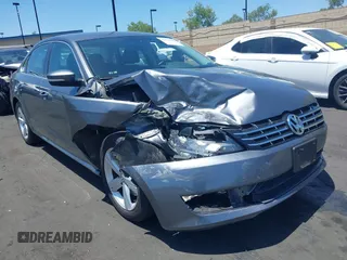 2015 Volkswagen Passat SE z VIN 1VWBV7A38FC044618, wystawiony jako IAAI lot #42268186 z przebiegiem 72 318 mil mil oraz . Historia ofert i sprzedaży dostępna na DreamBid. Obrazek 1.