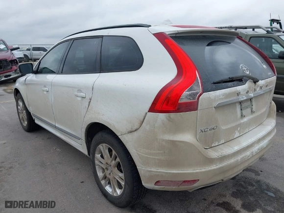 2015 Volvo XC60 T5 with VIN YV4612RJ9F2698634, listed as a IAAI auction lot 41504872 with 204,570 mi miles. Bid and sale history available at carsss.com. Image 3.