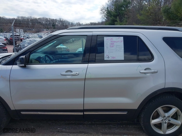 2017 Ford Explorer XLT with VIN 1FM5K8D88HGA32272, listed as a IAAI auction lot 41897475 with 166,846 mi miles. Bid and sale history available at carsss.com. Image 14.