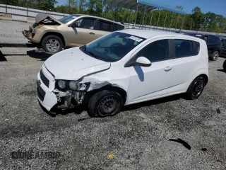 2013 Chevrolet Sonic LS z VIN 1G1JA6SH7D4120201, wystawiony jako Copart lot #53231295 z przebiegiem 205 985 mil mil oraz Szkoda całkowita • Salvage title. Historia ofert i sprzedaży dostępna na DreamBid. Obrazek 1.