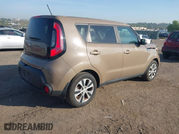 2015 Kia Soul z VIN KNDJN2A22F7146319, wystawiony jako IAAI lot #42083232 z przebiegiem 97 786 mil mil oraz . Historia ofert i sprzedaży dostępna na DreamBid. Obrazek 4.