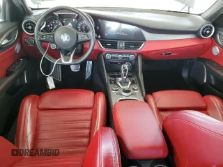 2020 Alfa Romeo Giulia Ti Sport z VIN ZARFANBN7L7632914, wystawiony jako Copart lot #55761355 z przebiegiem 26 635 mil mil oraz Szkoda całkowita • Salvage title. Historia ofert i sprzedaży dostępna na DreamBid. Obrazek 8.