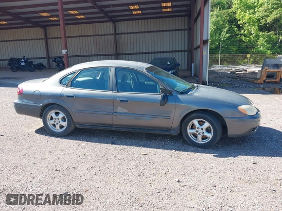 2005 Ford Taurus SE with VIN 1FAFP532X5A272398, listed as a IAAI auction lot 42001798 with 159,199 mi miles. Bid and sale history available at carsss.com. Image 6.