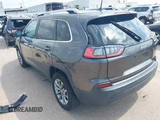 2019 Jeep Cherokee Latitude Plus z VIN 1C4PJLLB2KD333239, wystawiony jako IAAI lot #42144451 z przebiegiem 64 828 mil mil oraz . Historia ofert i sprzedaży dostępna na DreamBid. Obrazek 3.