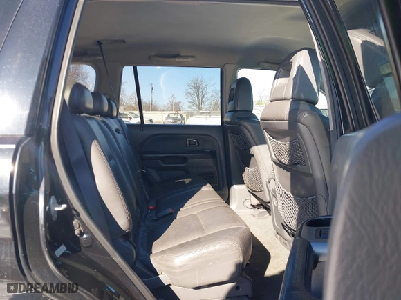 2004 Honda Pilot EX with VIN 2HKYF18544H574133, listed as a IAAI auction lot 41415703 with 217,539 mi miles. Bid and sale history available at carsss.com. Image 8.