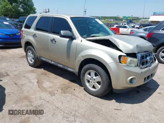 2012 Ford Escape XLS z VIN 1FMCU0C75CKC81260, wystawiony jako IAAI lot #42450307 z przebiegiem 151 773 mil mil oraz . Historia ofert i sprzedaży dostępna na DreamBid. Obrazek 1.