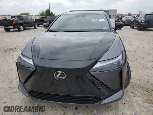 2023 Lexus RZ 450e Premium z VIN JTJAAAAB2PA010568, wystawiony jako Copart lot #53693974 z przebiegiem 12 046 mil mil oraz Szkody całkowita. Historia ofert i sprzedaży dostępna na DreamBid. Obrazek 5.