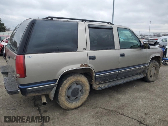 1998 GMC Yukon with VIN 1GKEK13R0WJ728697, listed as a Copart auction lot 45138855 with 283,616 mi miles and Salvage Title. Bid and sale history available at carsss.com. Image 3.