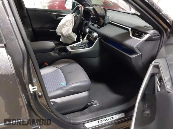 2024 Toyota RAV4 Hybrid XSE z VIN 4T3E6RFV5RU144101, wystawiony jako IAAI lot #40068578 z przebiegiem 4 078 mil mil oraz . Historia ofert i sprzedaży dostępna na DreamBid. Obrazek 5.