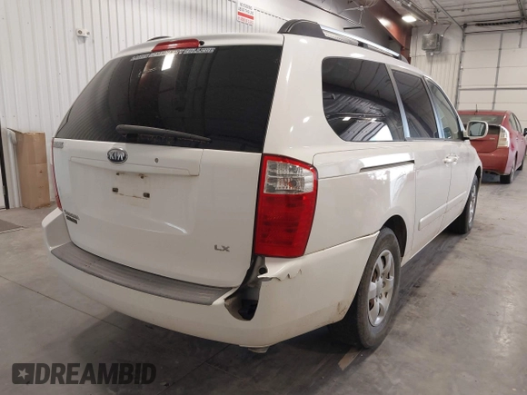 2008 Kia Sedona LX with VIN KNDMB233086197631, listed as a IAAI auction lot 42199325 with 134,130 mi miles and . Bid and sale history available at carsss.com. Image 4.