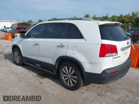 2011 Kia Sorento EX with VIN 5XYKU3A17BG178779, listed as a IAAI auction lot 42098214 with 211,716 mi miles. Bid and sale history available at carsss.com. Image 3.