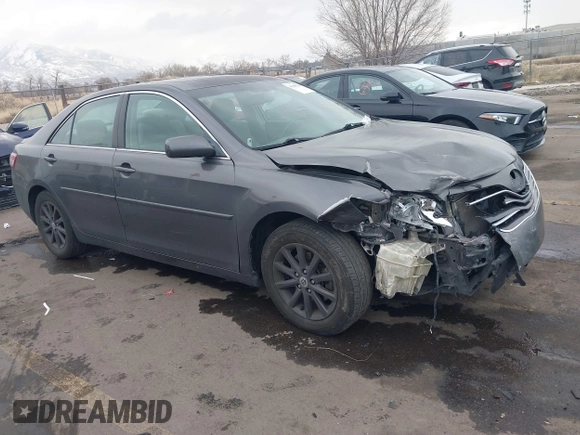 2011 Toyota Camry LE z VIN 4T4BF3EK7BR165320, wystawiony jako IAAI lot #41299126 z przebiegiem 271 182 mil mil oraz . Historia ofert i sprzedaży dostępna na DreamBid. Obrazek 1.