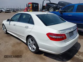 2013 Mercedes-Benz E 350 Luxury z VIN WDDHF5KB3DA737096, wystawiony jako IAAI lot #42378436 z przebiegiem 108 392 mil mil oraz . Historia ofert i sprzedaży dostępna na DreamBid. Obrazek 3.