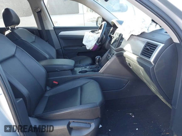 2018 Volkswagen Atlas SE with VIN 1V2CP2CA6JC595850, listed as a IAAI auction lot 41344485 with 86,469 mi miles and . Bid and sale history available at DreamBid. Image 5.