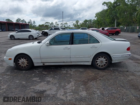 2000 Mercedes-Benz E-Class with VIN WDBJF65JXYB045761, listed as a IAAI auction lot 41952097 with 1 mi miles. Bid and sale history available at carsss.com. Image 15.