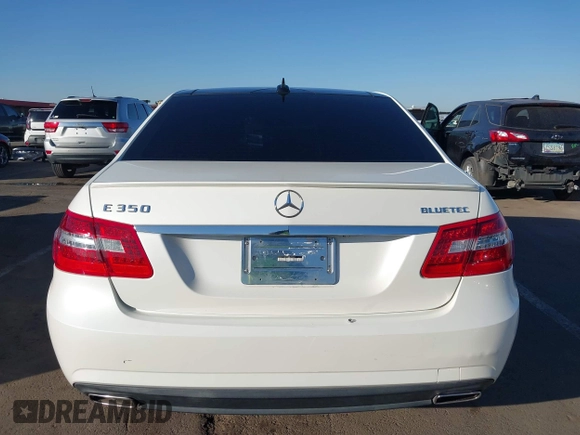 2013 Mercedes-Benz E-Class E 350 Luxury BlueTEC with VIN WDDHF2EB5DA675484, listed as a IAAI auction lot 41522495 with 99,618 mi miles. Bid and sale history available at carsss.com. Image 17.