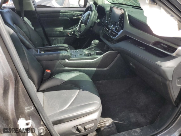 2022 Toyota Highlander XLE with VIN 5TDHZRBH9NS229958, listed as a Copart auction lot 67699934 with 53,525 mi miles and Salvage Title. Bid and sale history available at carsss.com. Image 7.