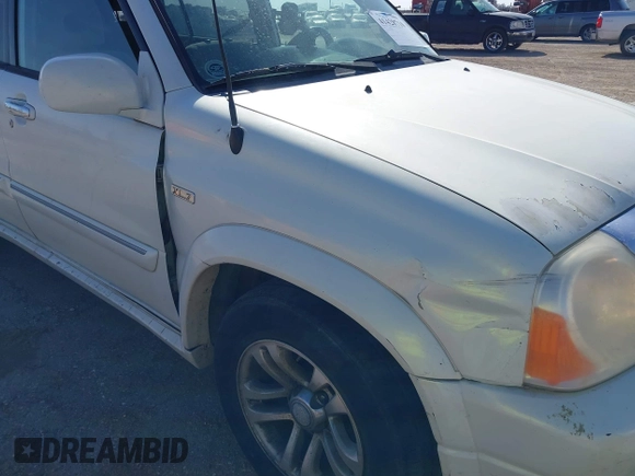 2005 Suzuki XL-7 LX with VIN JS3TX92V554106242, listed as a IAAI auction lot 41428710 with 204,513 mi miles. Bid and sale history available at carsss.com. Image 6.