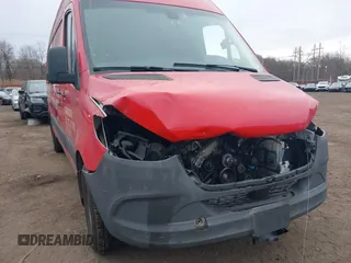 2021 Mercedes-Benz Sprinter Cargo with VIN W1Y4ECHY4MT070552, listed as a IAAI auction lot 41720548 with 110,401 mi miles and . Bid and sale history available at carsss.com. Image 17.