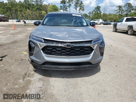 2025 Chevrolet Trax LS with VIN KL77LFEP6SC125131, listed as a Copart auction lot 50564795 with 9,460 mi miles and Salvage Title. Bid and sale history available at DreamBid. Image 5.