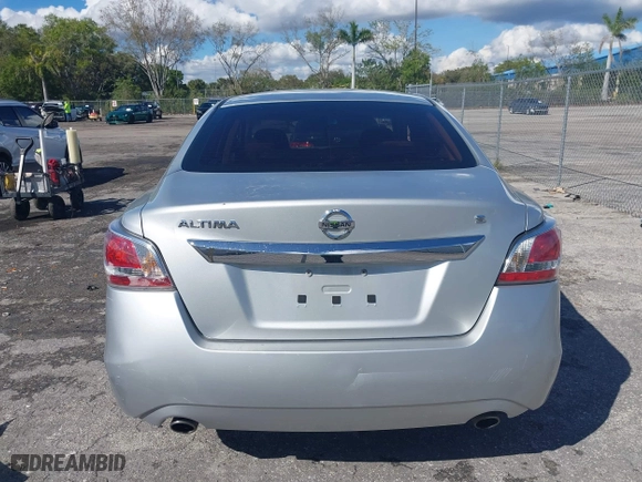 2015 Nissan Altima 2.5 with VIN 1N4AL3AP1FN392092, listed as a IAAI auction lot 41666884 with 88,888 mi miles. Bid and sale history available at carsss.com. Image 16.