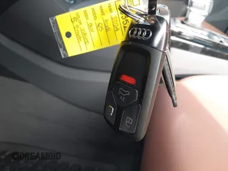 2024 Audi Q5 S line Premium z VIN WA1GAAFY0R2070950, wystawiony jako IAAI lot #41118186 z przebiegiem 3248 mil mil oraz . Historia ofert i sprzedaży dostępna na DreamBid. Obrazek 11.