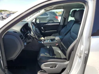 2014 Volkswagen Touareg Sport with VIN WVGEF9BP8ED005445, listed as a Copart auction lot 53694215 with 194,711 mi miles and Salvage Title. Bid and sale history available at DreamBid. Image 7.