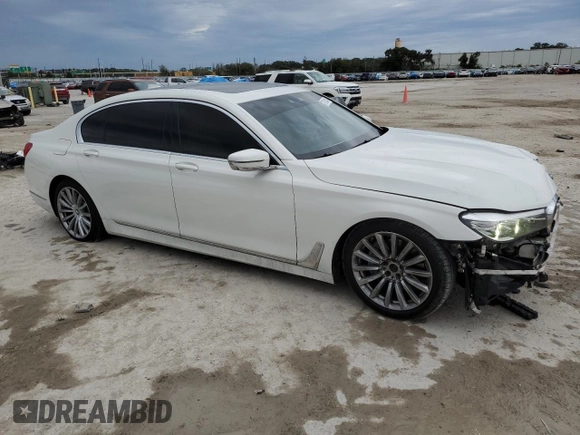 2016 BMW 7 Series 740i with VIN WBA7E2C50GG546752, listed as a Copart auction lot 37513414 with 88,813 mi miles. Bid and sale history available at carsss.com. Image 4.