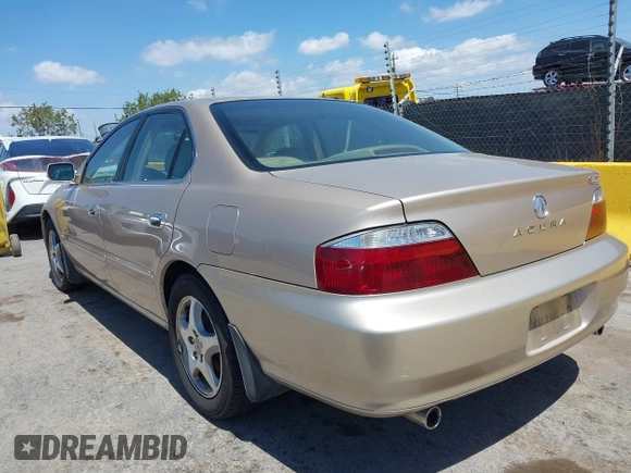 2002 Acura TL with VIN 19UUA56682A035052, listed as a IAAI auction lot 42125800 with 173,037 mi miles. Bid and sale history available at carsss.com. Image 3.