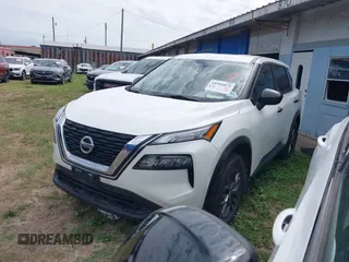 2021 Nissan Rogue S z VIN JN8AT3AA4MW017721, wystawiony jako IAAI lot #41916875 z przebiegiem 77 212 mil mil oraz . Historia ofert i sprzedaży dostępna na DreamBid. Obrazek 2.