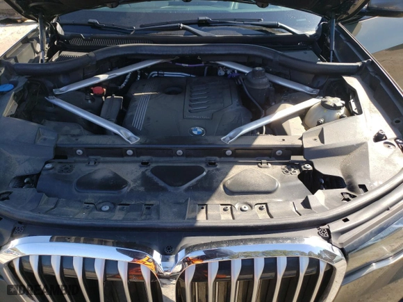 2021 BMW X7 xDrive40i with VIN 5UXCW2C09M9F82802, listed as a Copart auction lot 48970575 with 137,018 mi miles and Clean Title. Bid and sale history available at carsss.com. Image 12.