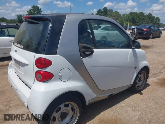 2013 Smart fortwo Pure с VIN WMEEJ3BA4DK659771, выставлен на аукционе IAAI как лот 42706902 с пробегом 83 675 миль миль и . История ставок и продаж доступна на DreamBid. Изображение 4.