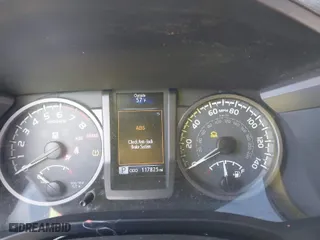 2016 Toyota Tacoma SR with VIN 5TFCZ5AN2GX006443, listed as a IAAI auction lot 40926405 with 117,825 mi miles. Bid and sale history available at carsss.com. Image 7.