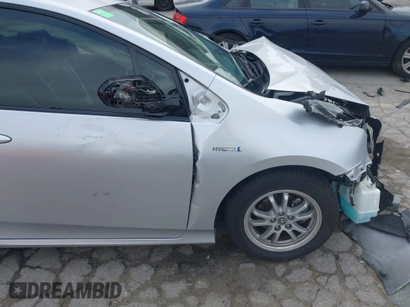 2018 Toyota Prius Two with VIN JTDKARFU0J3056217, listed as a IAAI auction lot 42185122 with 52,344 mi miles and . Bid and sale history available at DreamBid. Image 21.