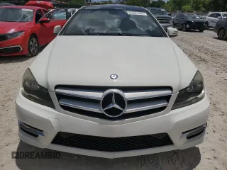 2012 Mercedes-Benz C 250 с VIN WDDGJ4HB0CF820966, выставлен на аукционе Copart как лот 63697624 с пробегом 136 741 миль миль и На запчасти • Non repairable. История ставок и продаж доступна на DreamBid. Изображение 5.
